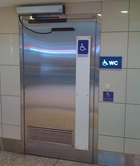 Bu Kapının Arkasında Bir Dünya Devi Var