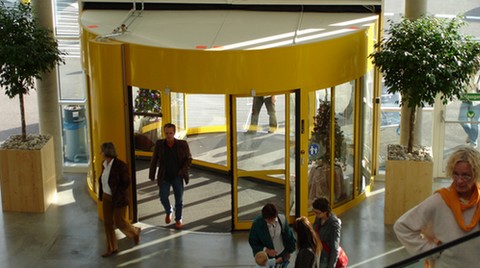 Besam Uniturn Yüksek Kapasiteli Döner Kapı