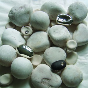 "Eteğimdeki Taşlar" - Zekiye Nazlı Takı Sergisi