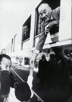 Rezan Has Müzesi’nden 23 Nisan Hediyesi “Atatürk ve Çocuk” Sergisi