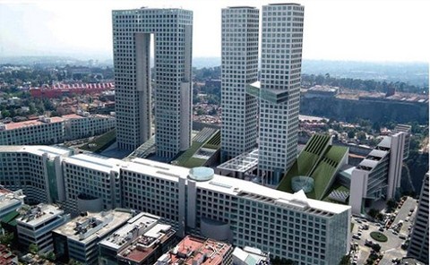 UIA Altın Madalyası Teodoro González de León'a