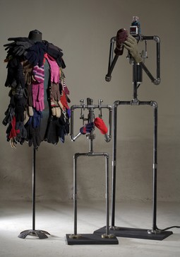 "Kayıp Eşya Bürosu" / "In Case of Loss, Please Return To"