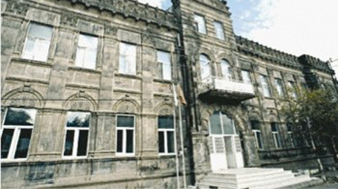 ‘Ayhavar’ Menim Kars’ıma Anıtıma...