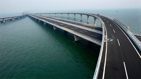 Dünyanın En Uzun Köprüsü Trafiğe Açıldı