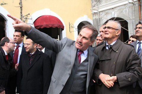 Bakan Günay'dan 'Dikey' AVM Eleştirisi